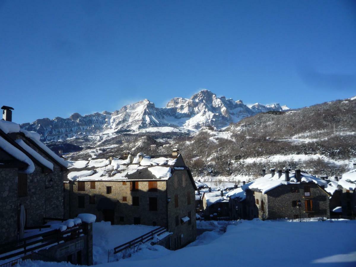 Vistas Espectaculares, Wifi Y Parking Appartement El Pueyo de Jaca Buitenkant foto